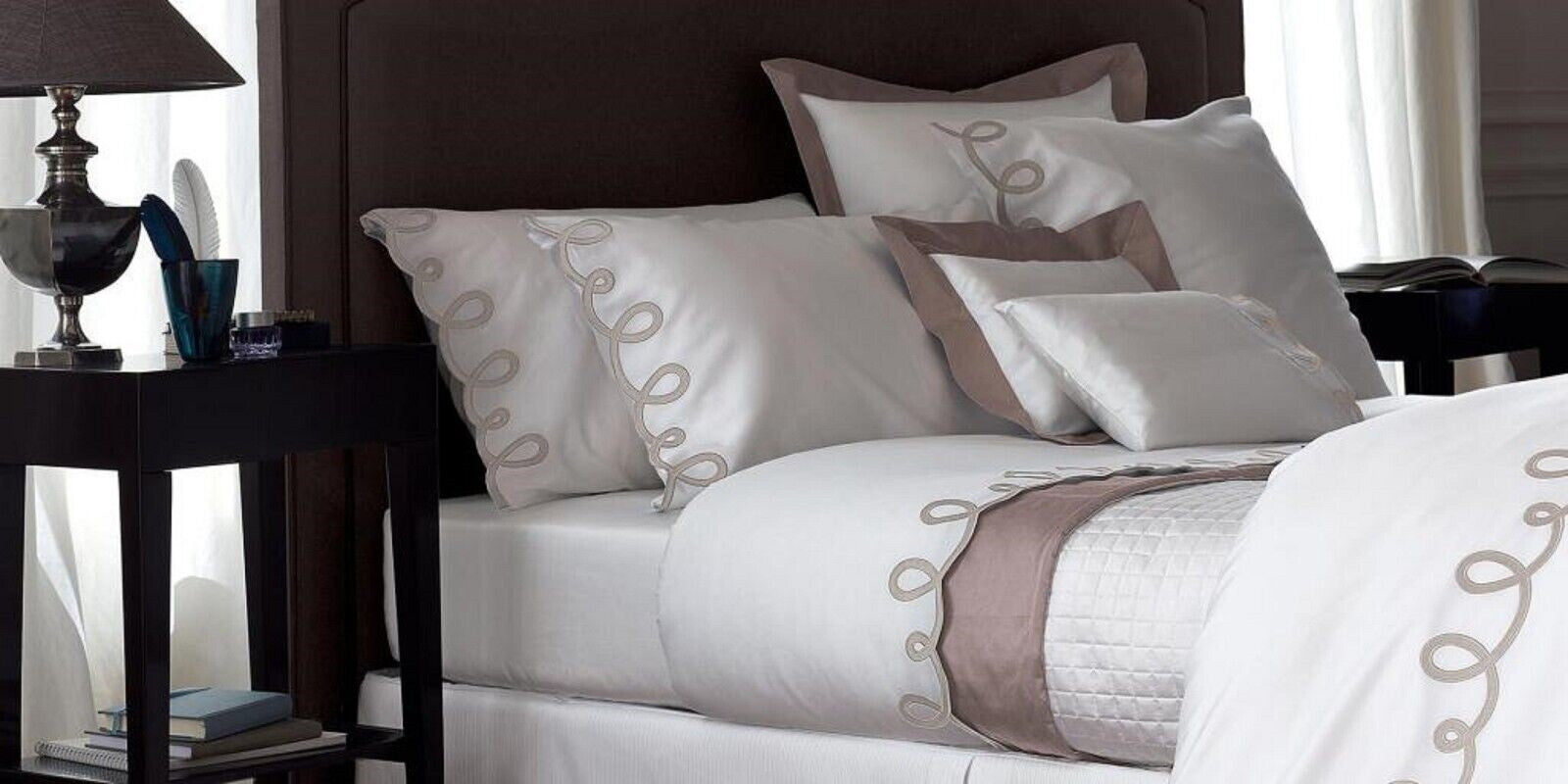 Yves Delorme Italics White Queen Duvet Tan Embroidery Egyptian Cotton Sateen NEW5