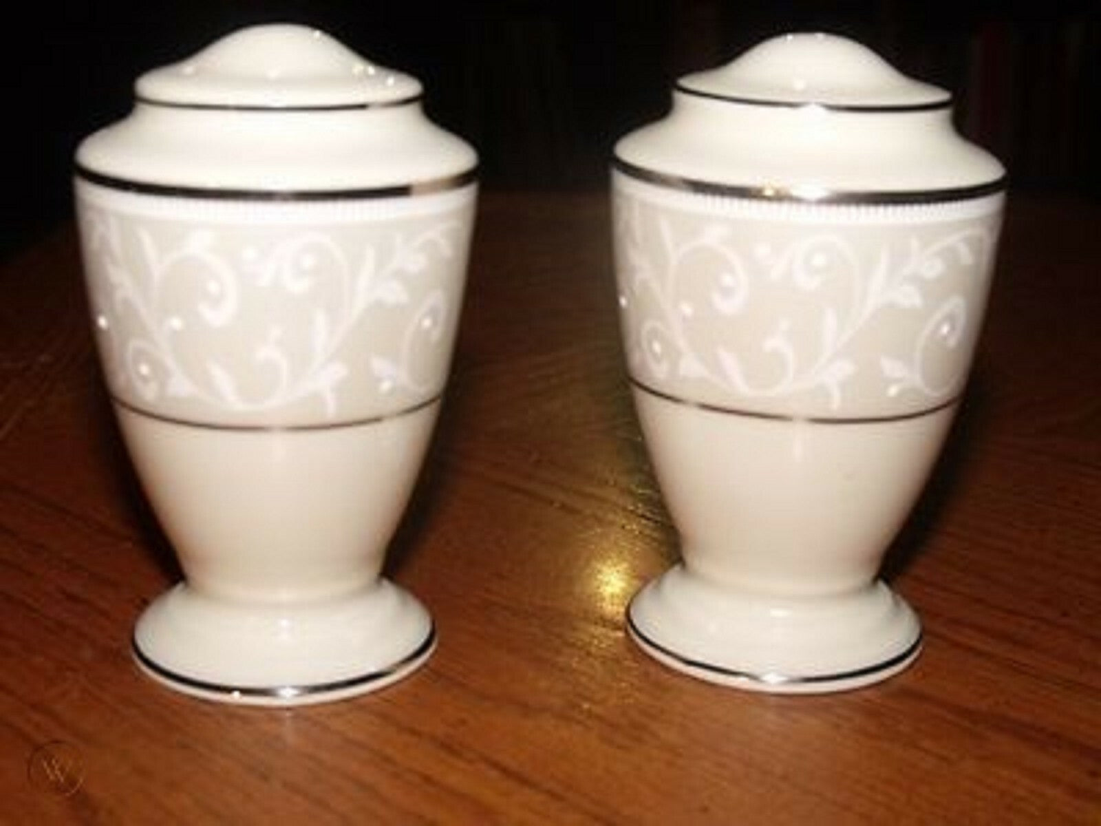 Lenox Pearl Innocence Platinum Salt & Pepper Shakers Set Enamel Dots NEW IN BOX2