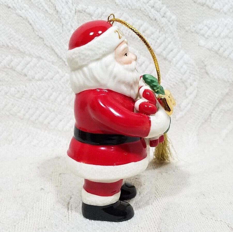 Lenox 2024 Santa With Lucky Pickle Figurine Ornament  Annual Cane Christmas NEW10
