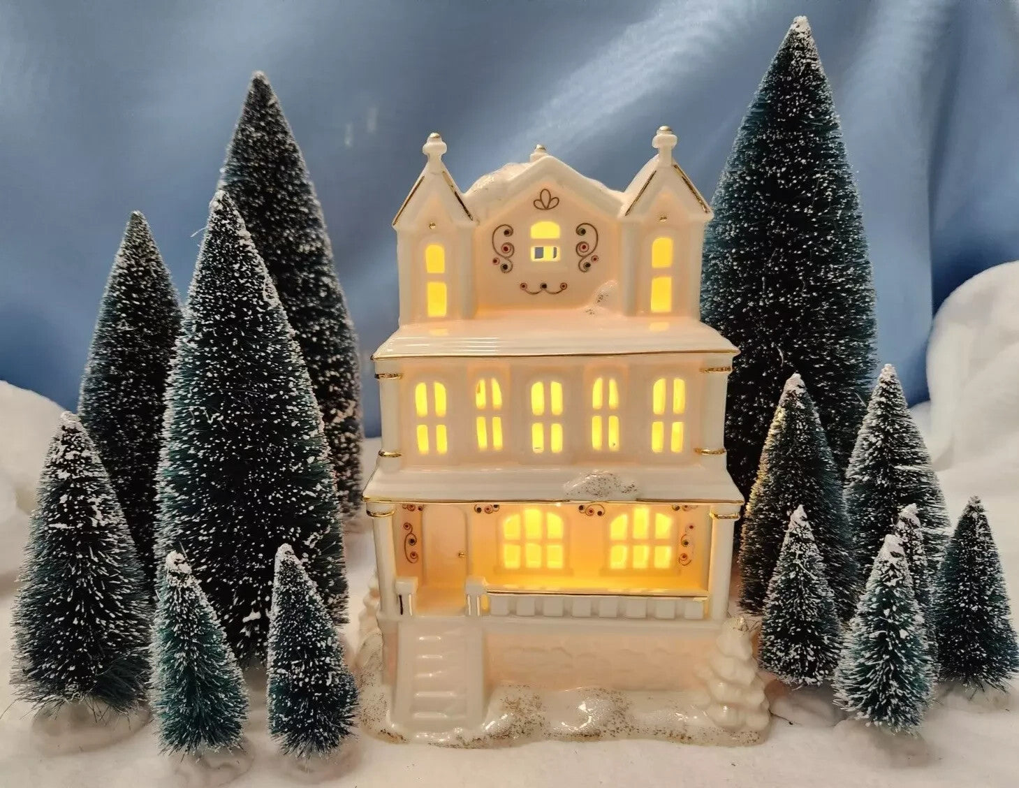 Lenox Mistletoe Park Lighted Victorian House Figurine Treasures Christmas NEW3