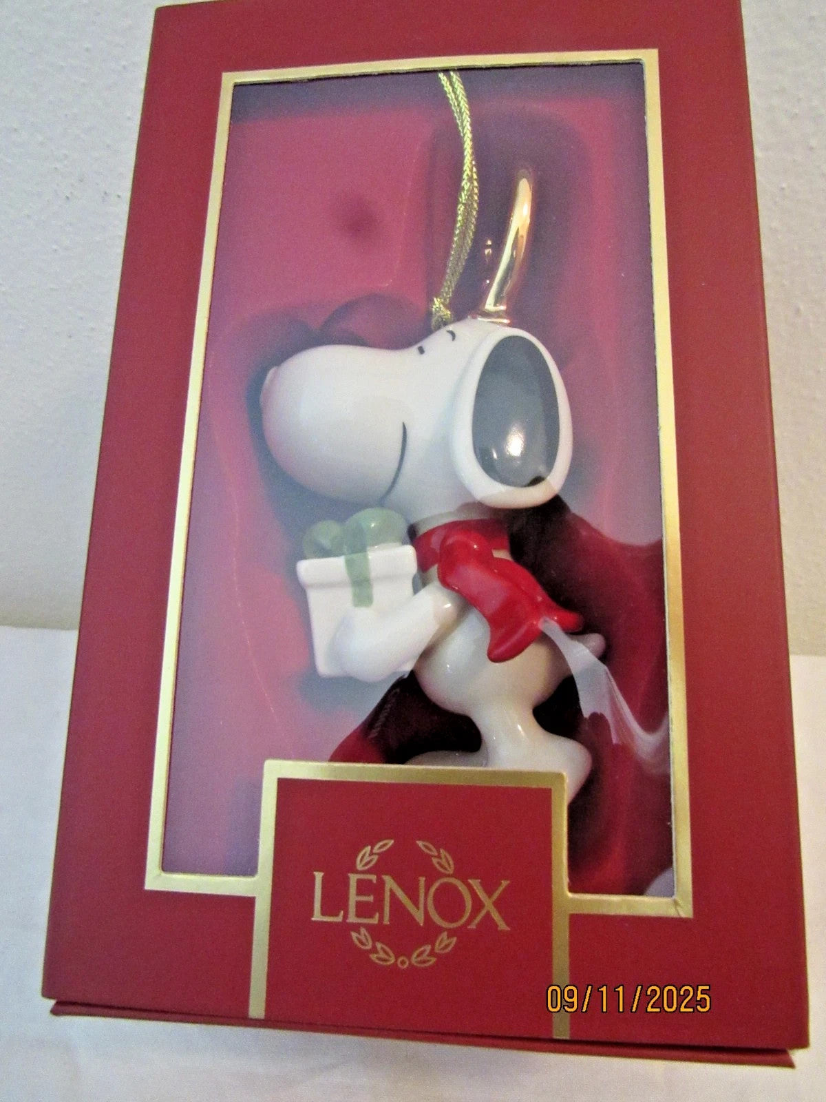 Lenox Peanuts Snoopy Reindeer Ornament Figurine with Gift Gold Antlers Scarf NEW1