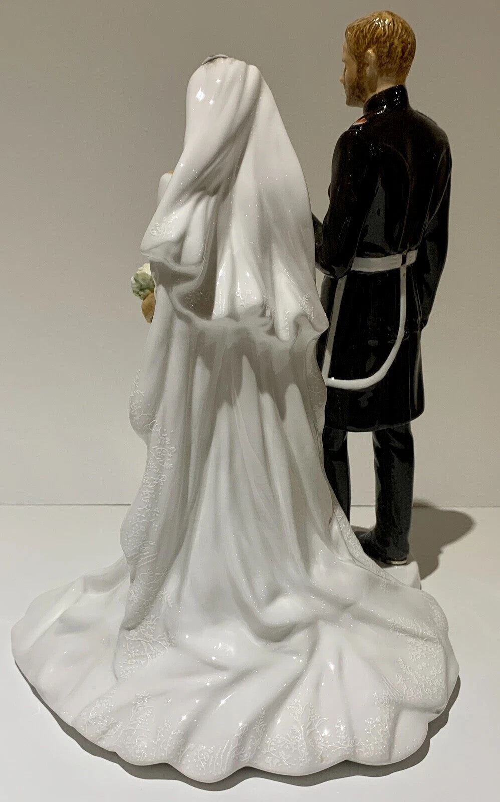 Royal Doulton Prince Harry & Meghan Figurine Royal Wedding HN5929 LE NEW IN BOX13