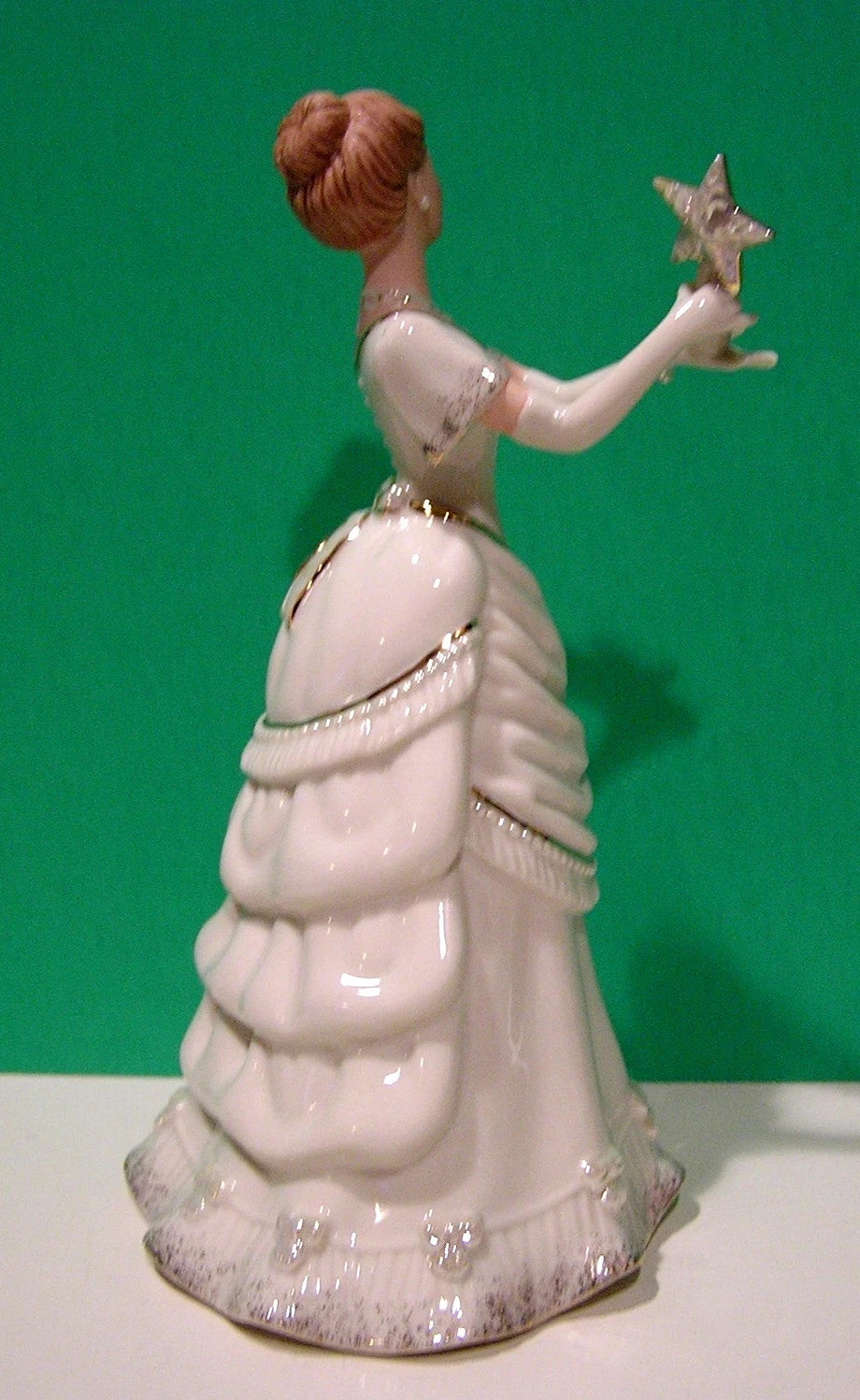 Lenox 2018 Classic Victorian Lady Christmas Figurine Finishing Touches COA NEW3