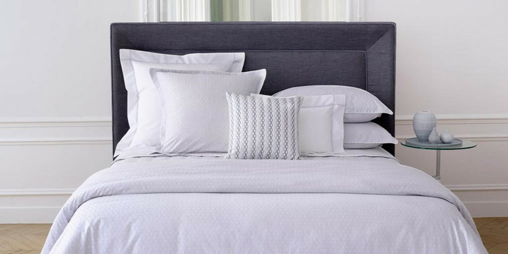 Yves Delorme Silver Euro Shams Pair Geometric White Piping Damask Volute NEW0