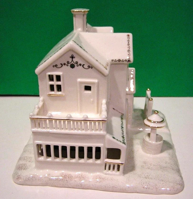 Lenox Mistletoe Park Lighted The Ski Lodge Figurine Treasures Christmas NEW5