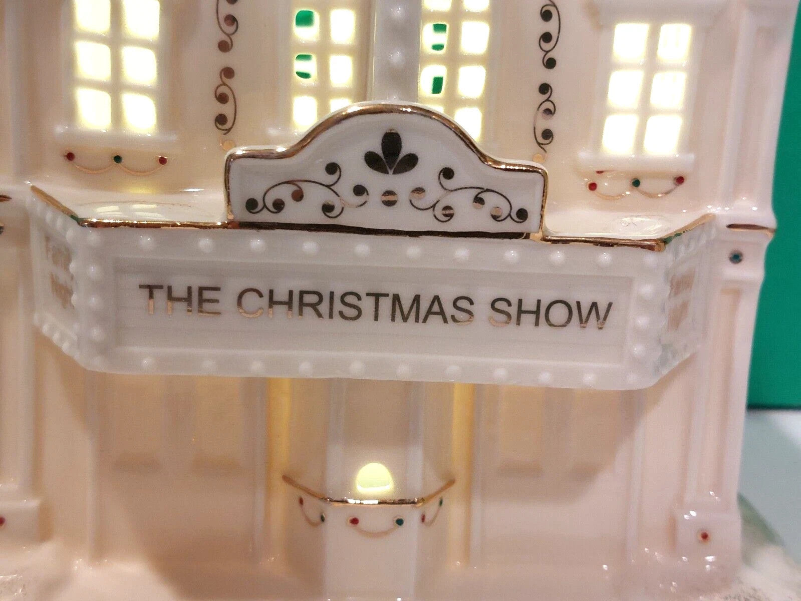 Lenox Mistletoe Park Lighted County Theater Figurine Treasures Christmas NEW6