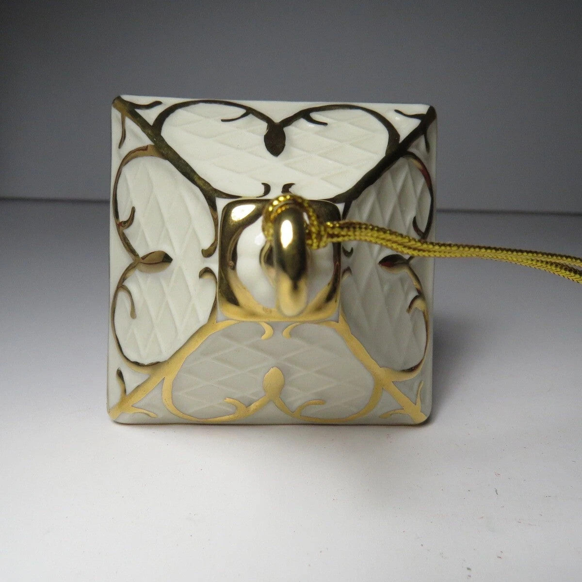 Lenox 2018 Holiday Annual Ornament Lantern Holly Berries Gold Christmas Gift NEW8