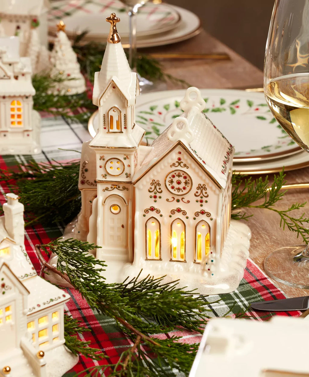 Lenox  Mistletoe Park Lighted Church Figurine Village Treasures Christmas NEW5