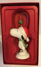 Lenox Peanuts Snoopy Under Mistletoe Figurine Ornament Beagle Dog Christmas NEW8