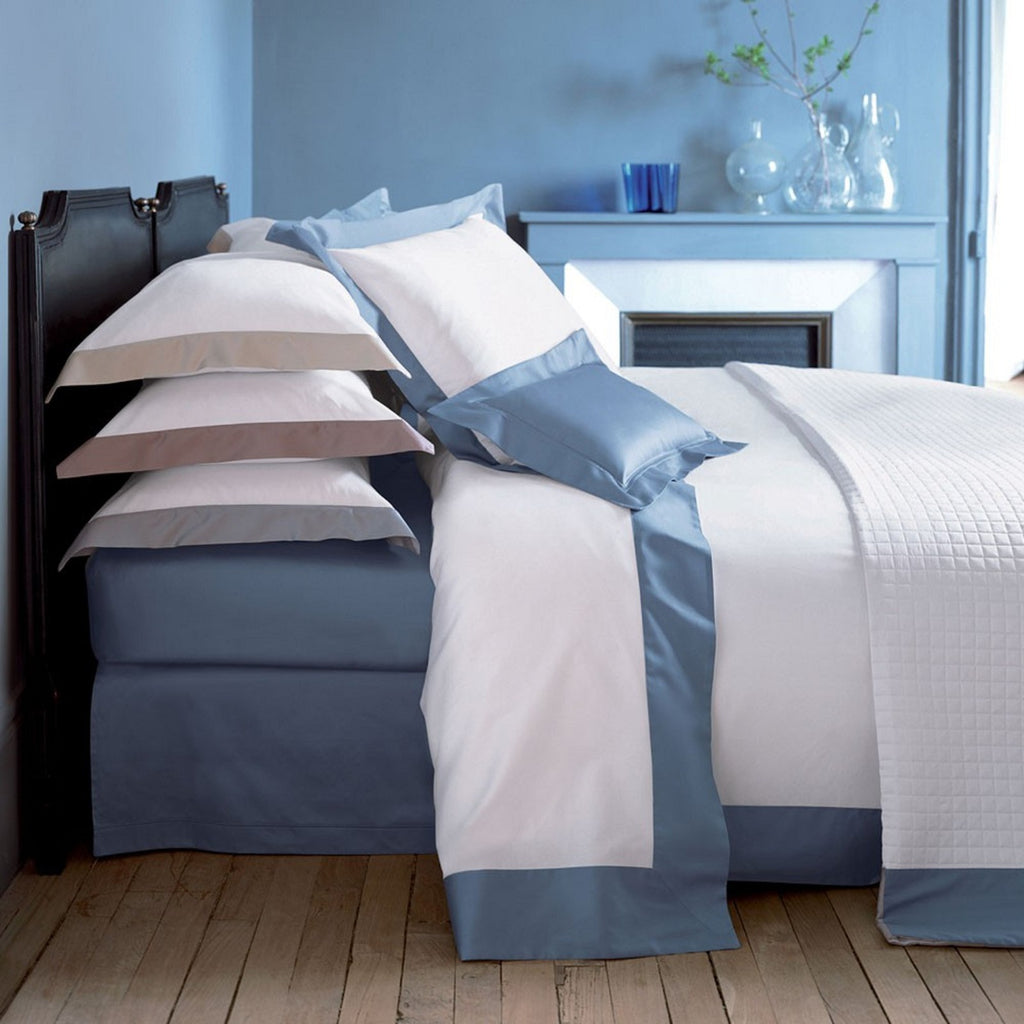 Yves Delorme Cocon White King Shams Pair Baltic Blue Border Cotton Sateen NEW3