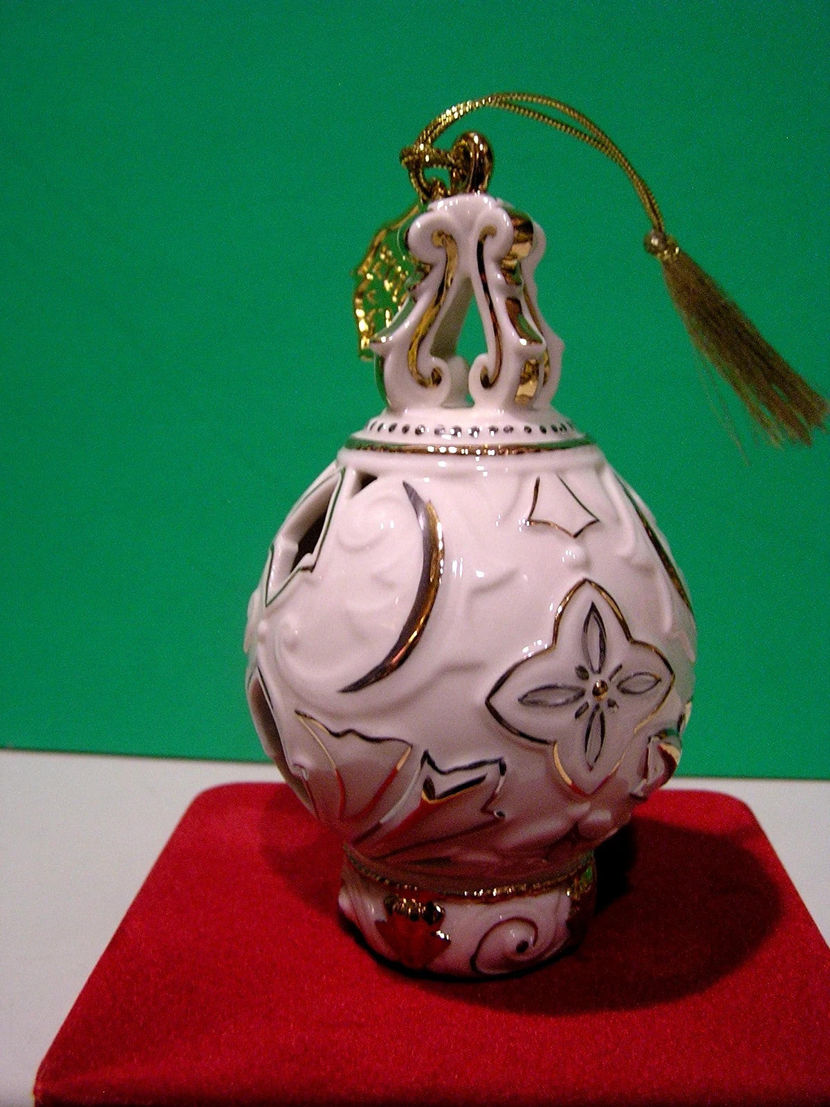 Lenox 2017 Ivory Spire Pierced Ornament Annual Gold Accents Christmas Gift NEW6