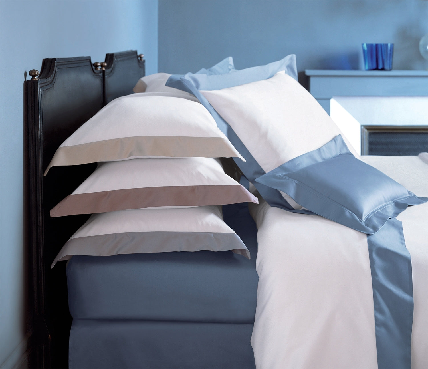 Yves Delorme Cocon White King Shams Pair Baltic Blue Border Cotton Sateen NEW2