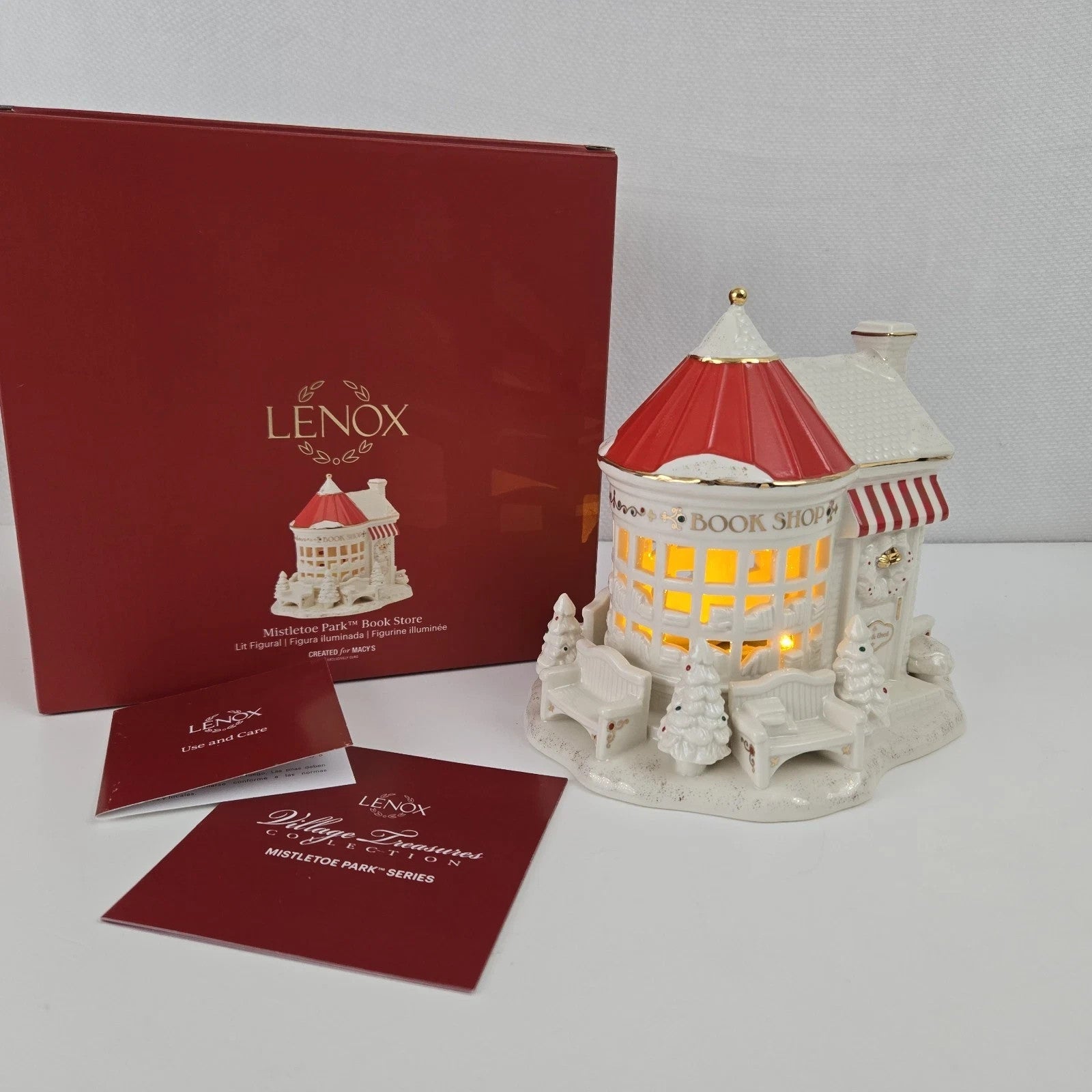 Lenox Mistletoe Park Lighted Book Store Figurine Village Treasures Christmas NEW13