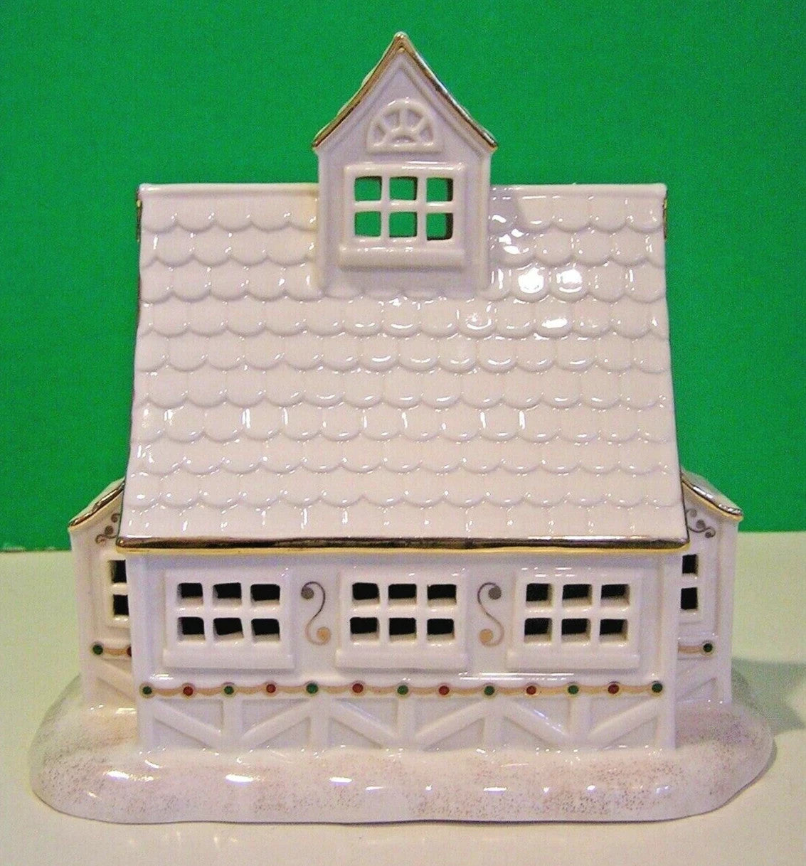 Lenox Mistletoe Park Lighted Ski Shop Figurine Village Treasures Christmas NEW7