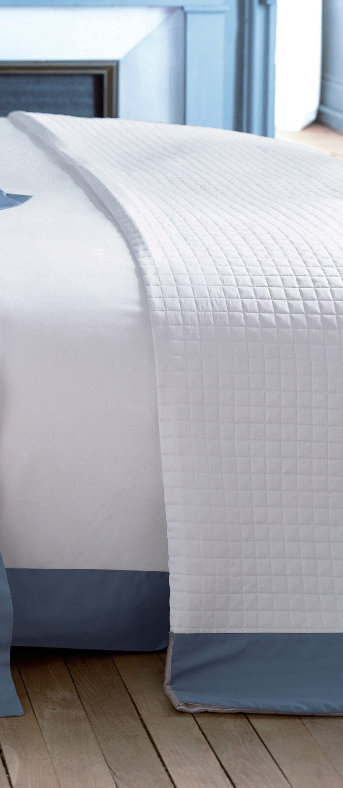Yves Delorme Cocon White King Shams Pair Baltic Blue Border Cotton Sateen NEW7