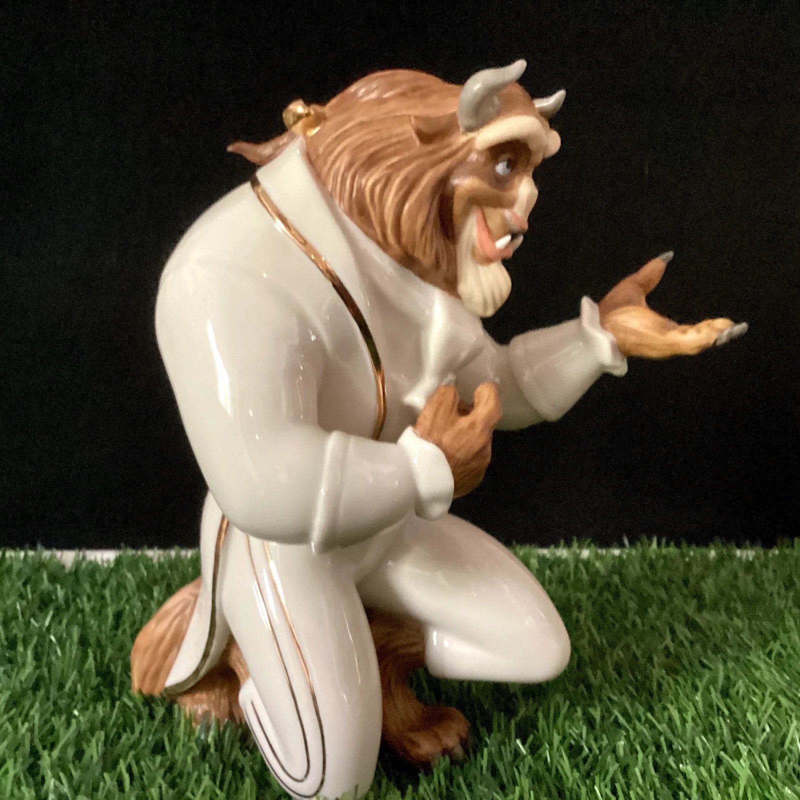 Lenox Disney Beast Figurine My Heart My Hand  Beauty and The On Bended Knee NEW10
