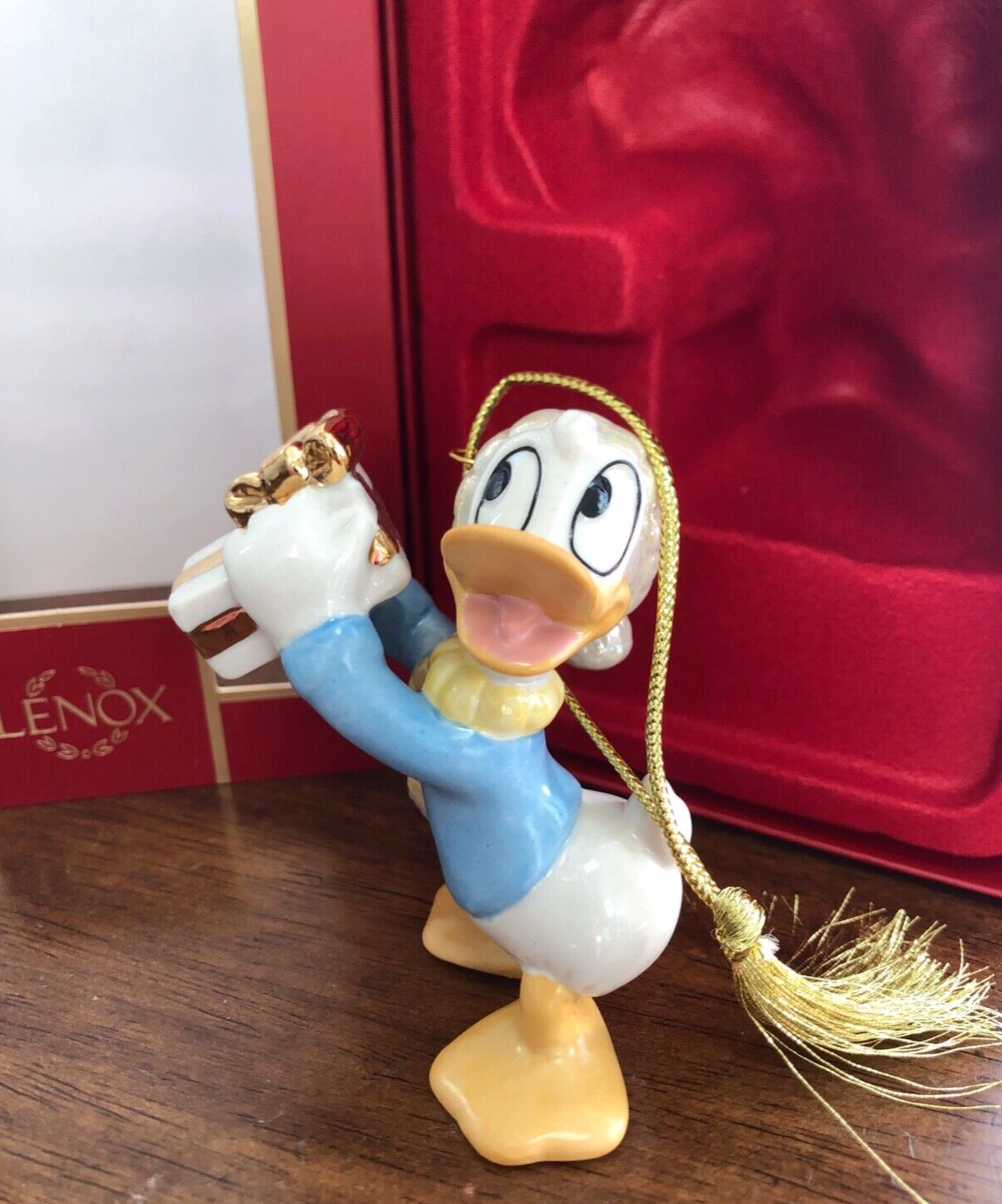 Lenox Disney Donald Duck Figurine Ornament  A Gift For You Christmas Sweater NEW3