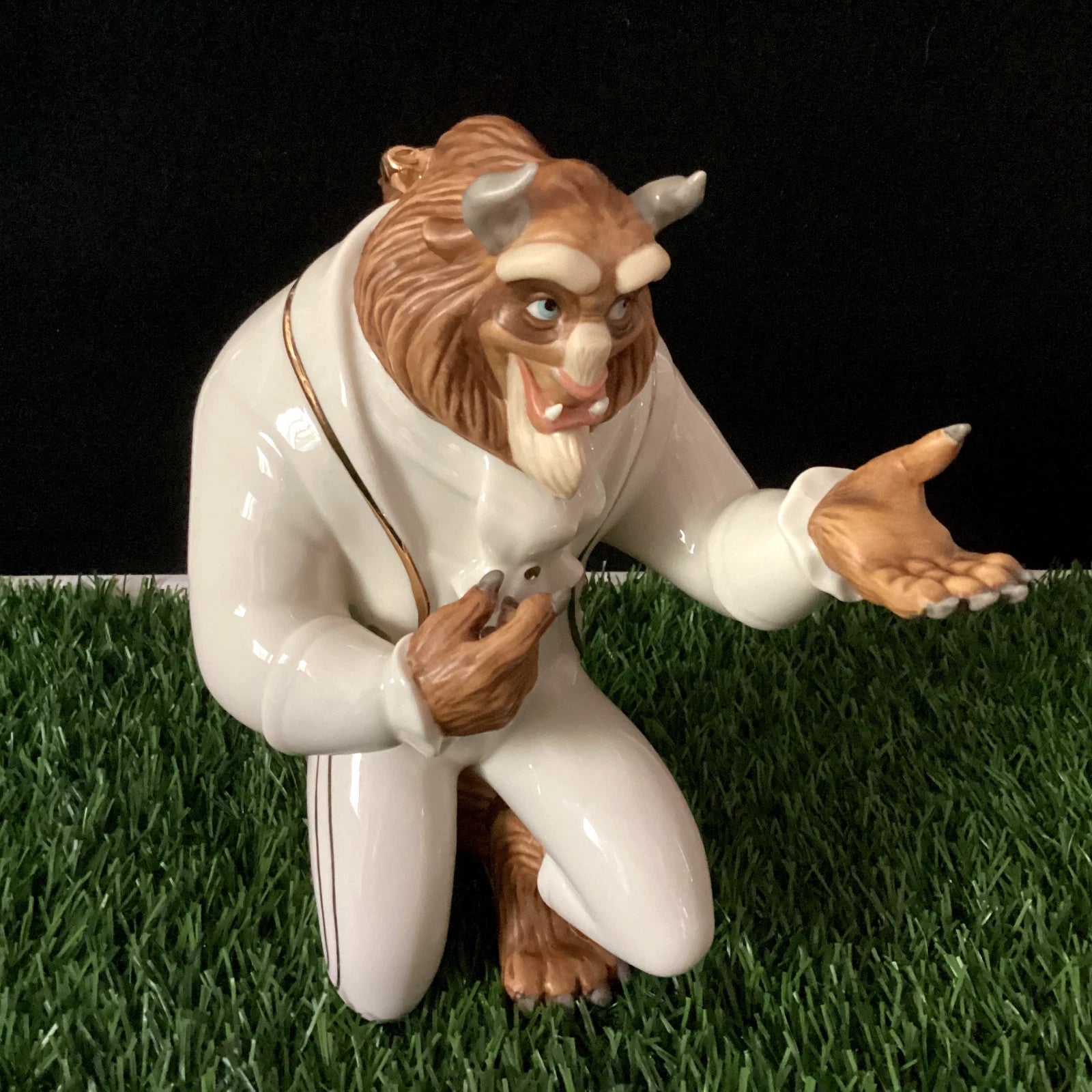 Lenox Disney Beast Figurine My Heart My Hand  Beauty and The On Bended Knee NEW11