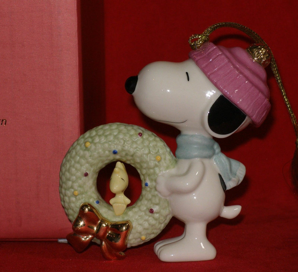 Lenox Peanuts Snoopy's Christmas Wreath Ornament Figurine Woodstock Beagle NEW1