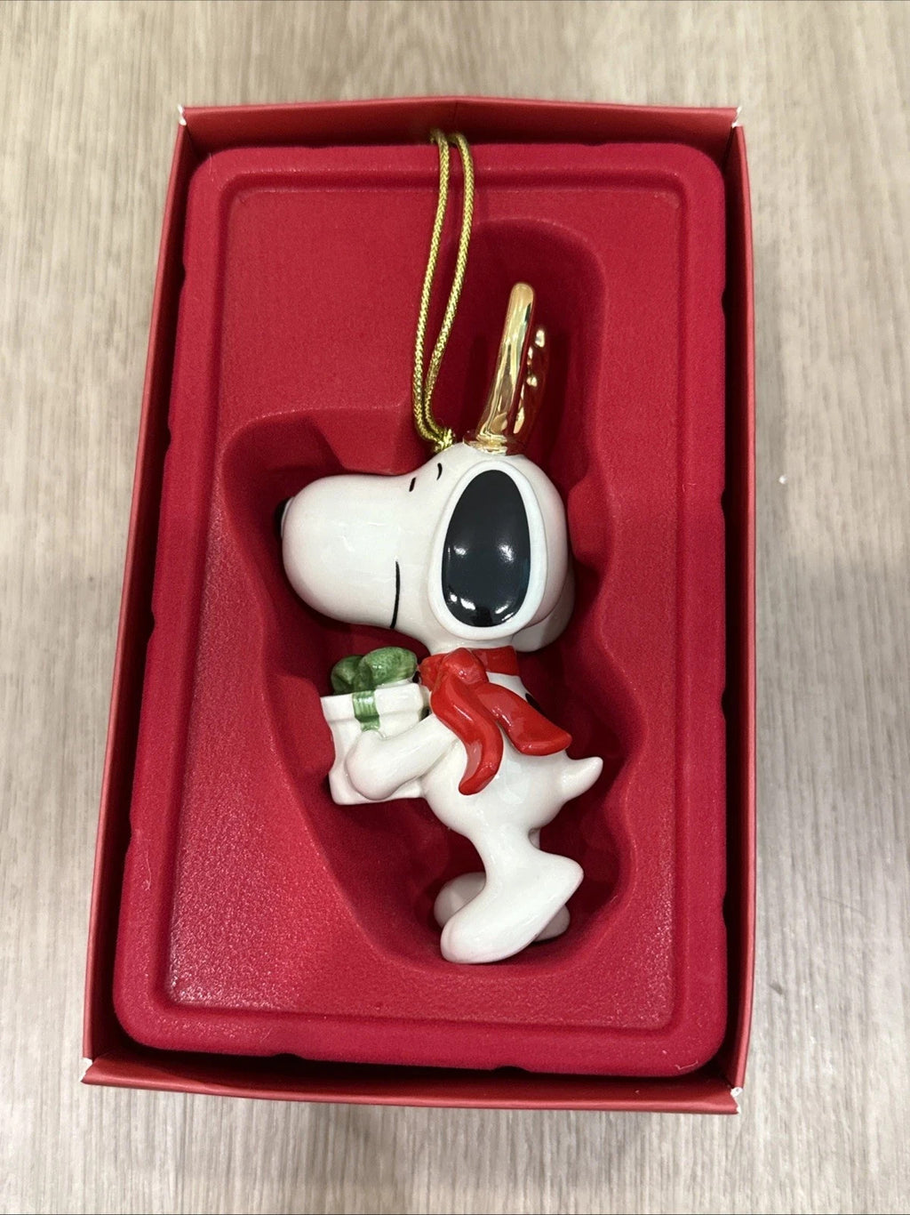 Lenox Peanuts Snoopy Reindeer Ornament Figurine with Gift Gold Antlers Scarf NEW8