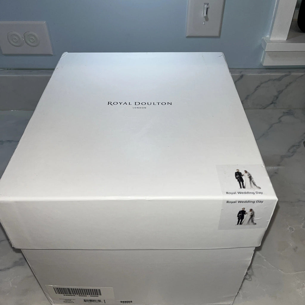 Royal Doulton Prince Harry & Meghan Figurine Royal Wedding HN5929 LE NEW IN BOX11