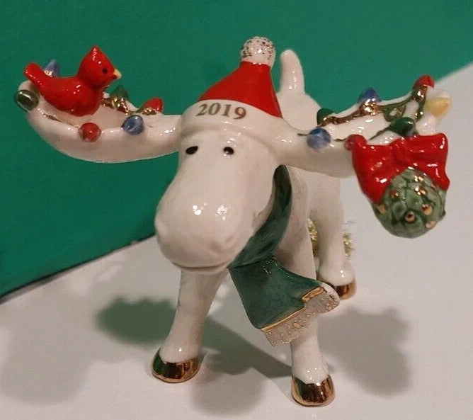 Lenox 2019 Marcel Moose Figurine Ornament Annual Under The Mistletoe Bird NEW6