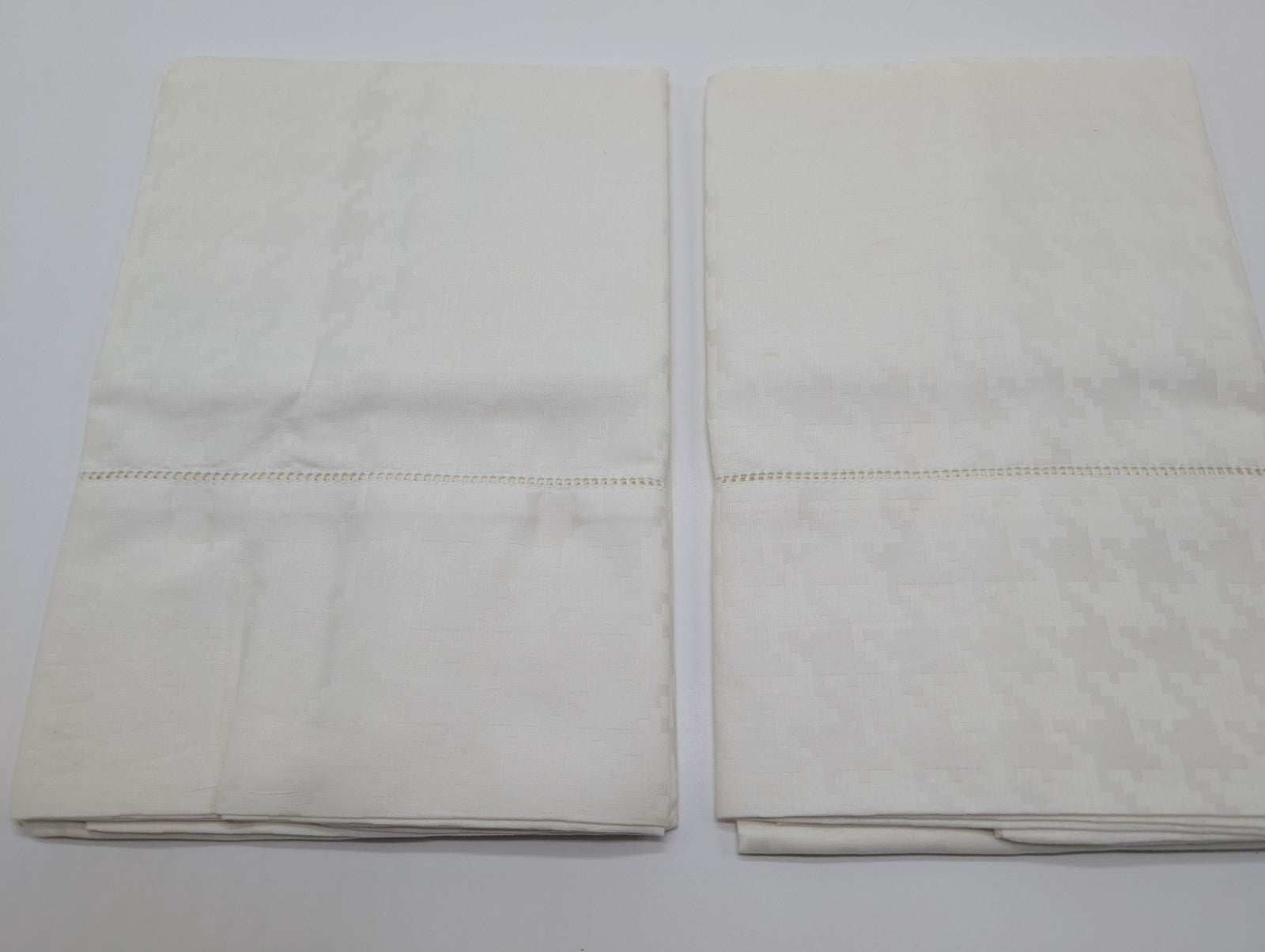 Sferra Ivory Houndstooth Standard Pillowcases Egyptian Cotton Sateen Italy NEW10