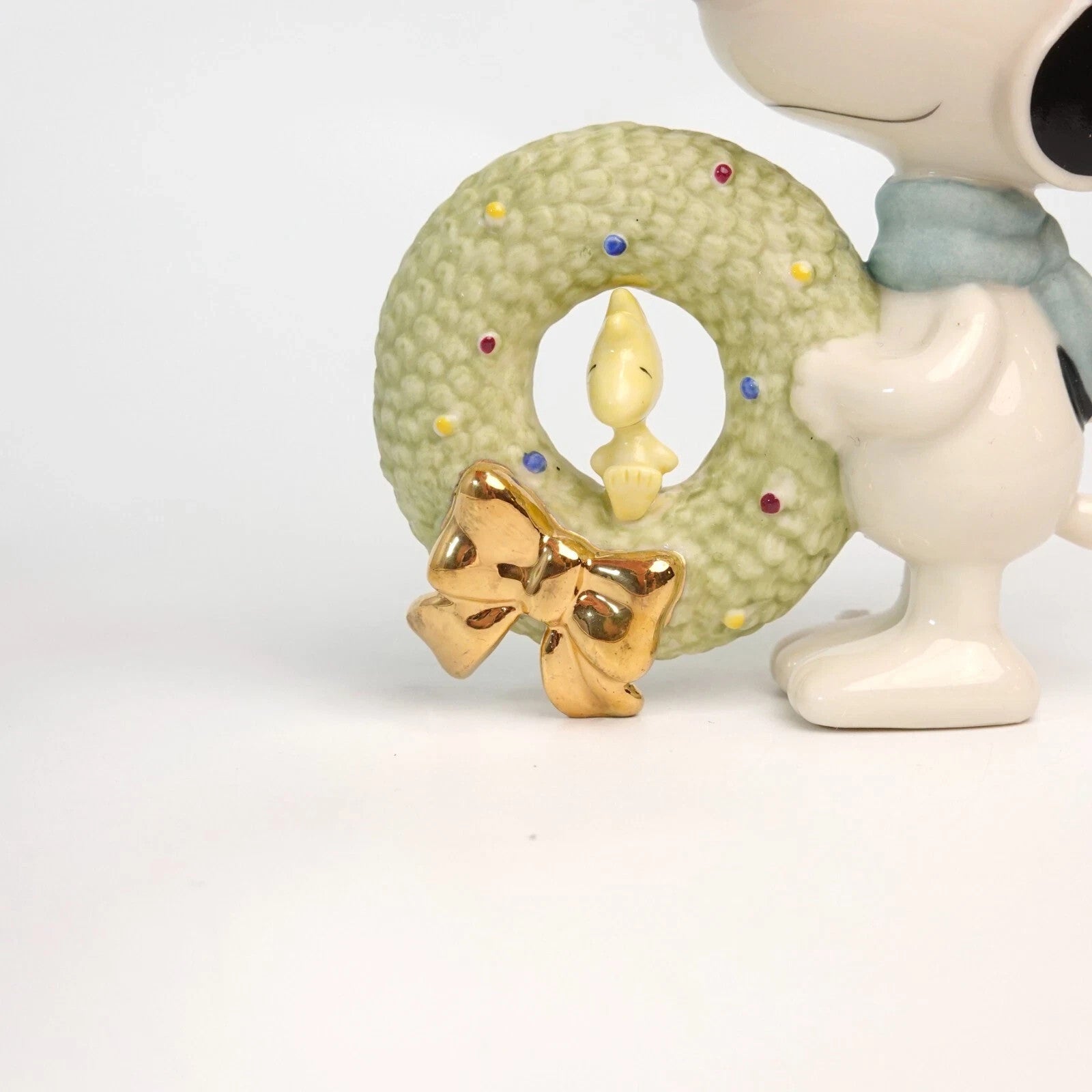 Lenox Peanuts Snoopy's Christmas Wreath Ornament Figurine Woodstock Beagle NEW9