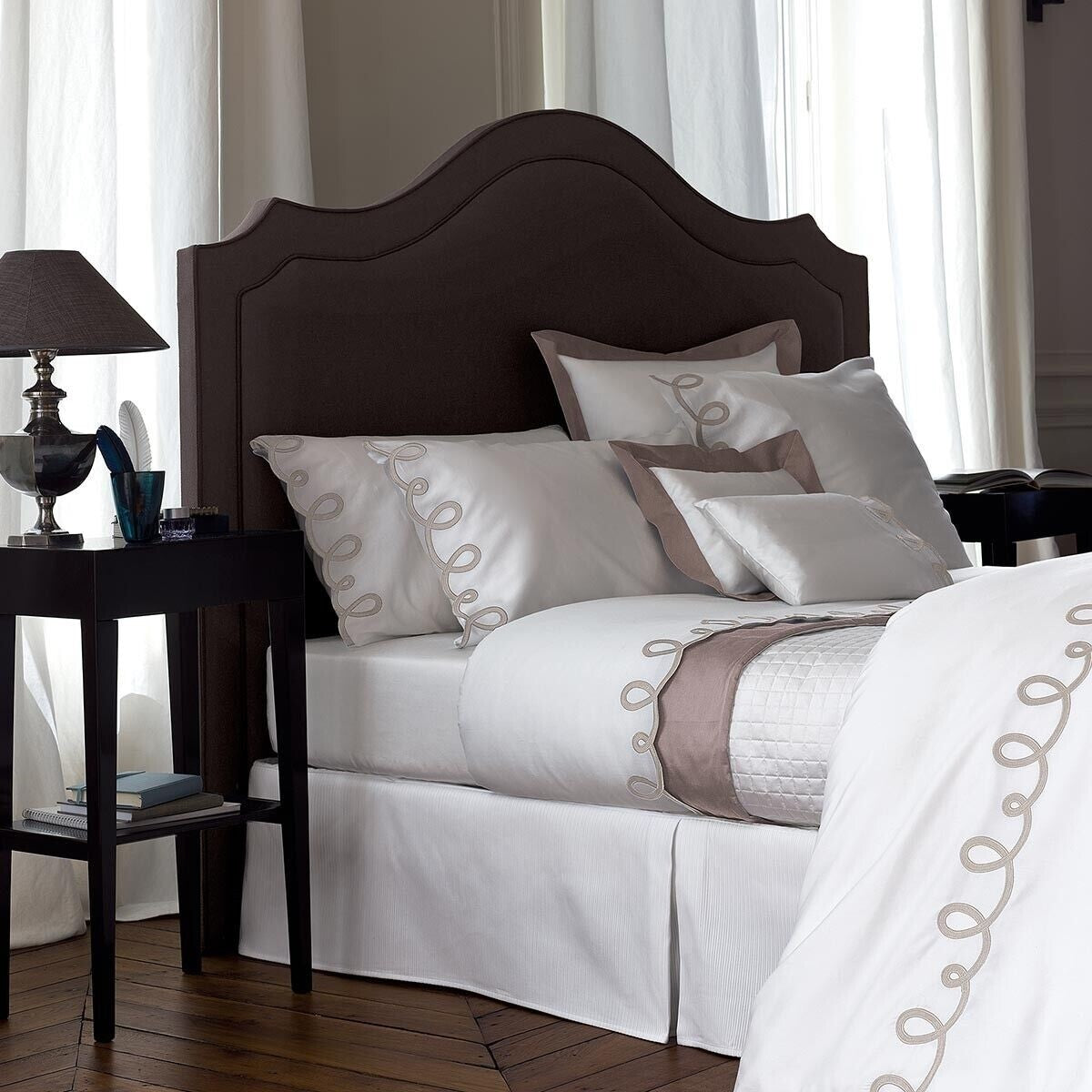Yves Delorme Italics White Queen Duvet Tan Embroidery Egyptian Cotton Sateen NEW2