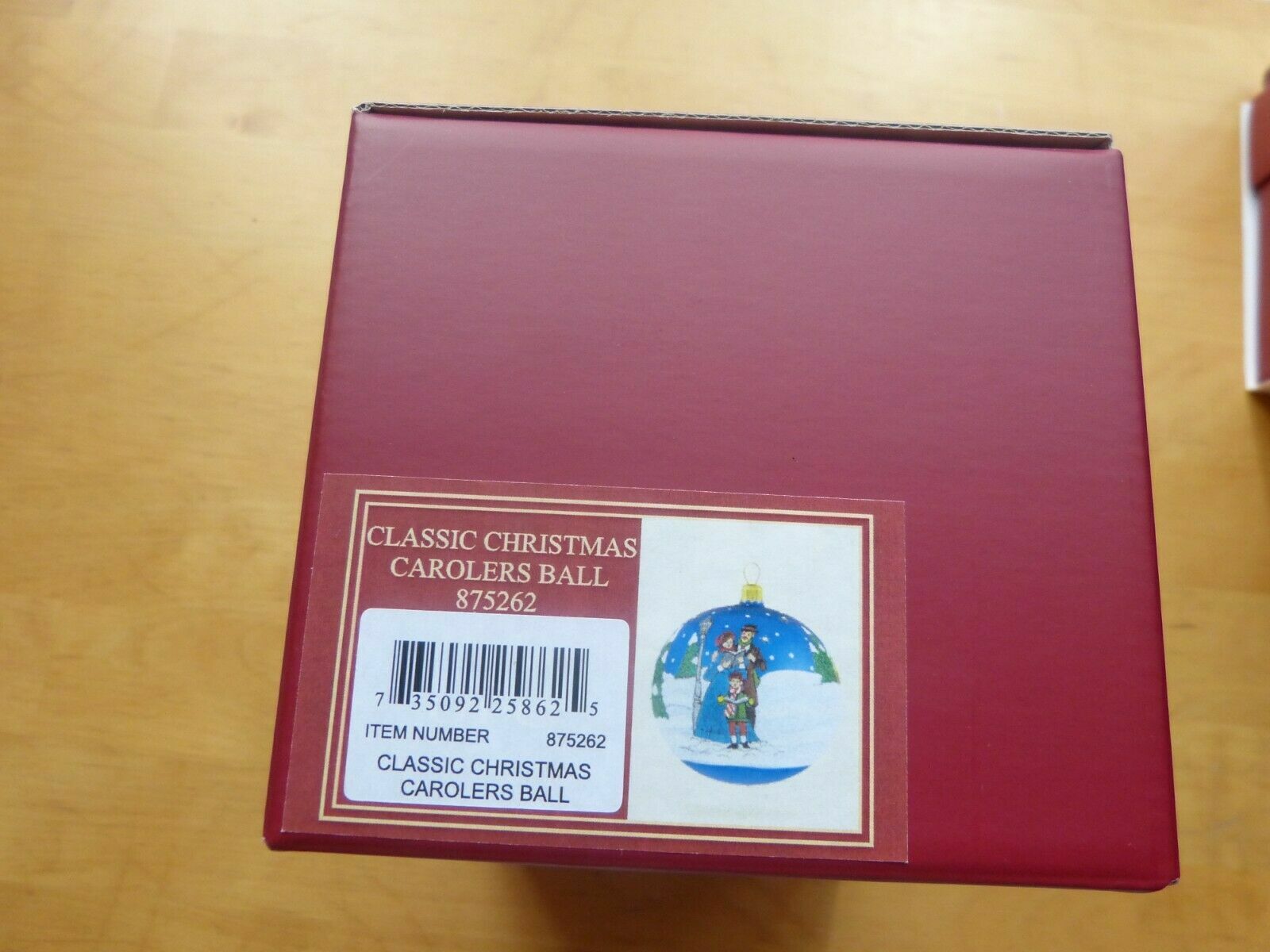 Reed & Barton Classic Christmas Town Carolers Ornament Ball Hand Blown Glass NEW2