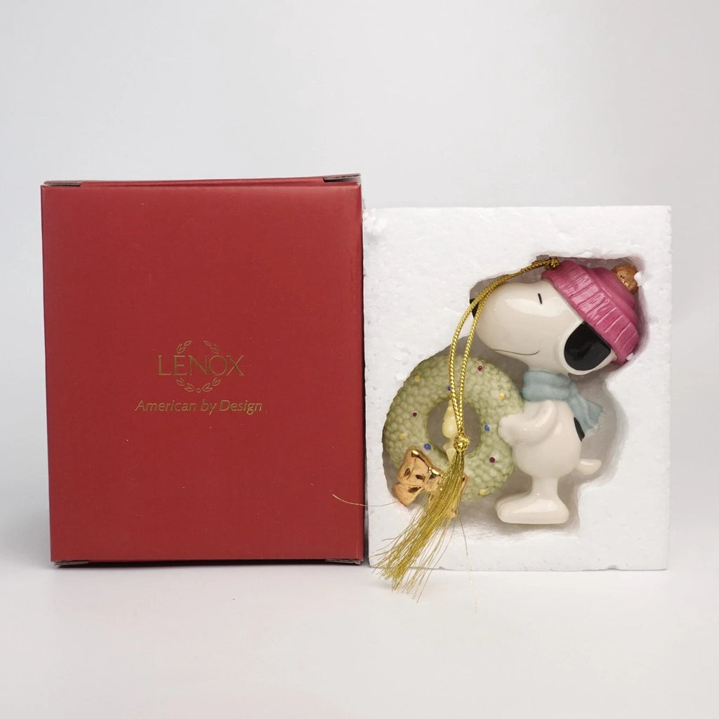 Lenox Peanuts Snoopy's Christmas Wreath Ornament Figurine Woodstock Beagle NEW8