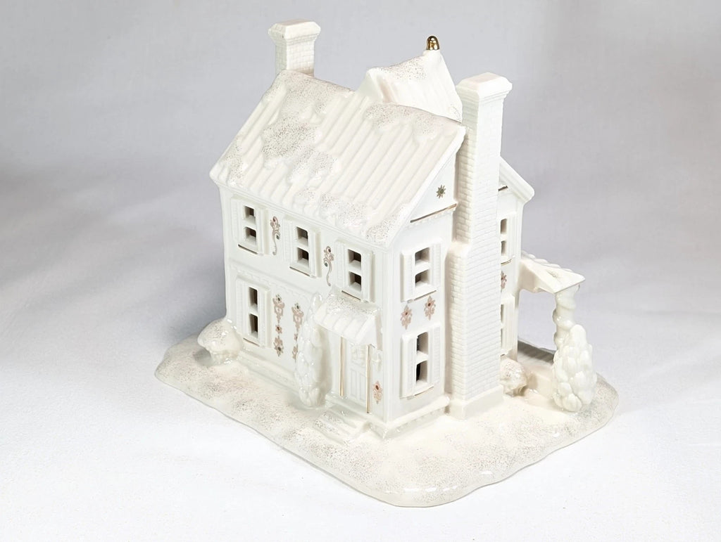 Lenox  Mistletoe Park Lighted Farmhouse Figurine Village Treasures Christmas NEW5