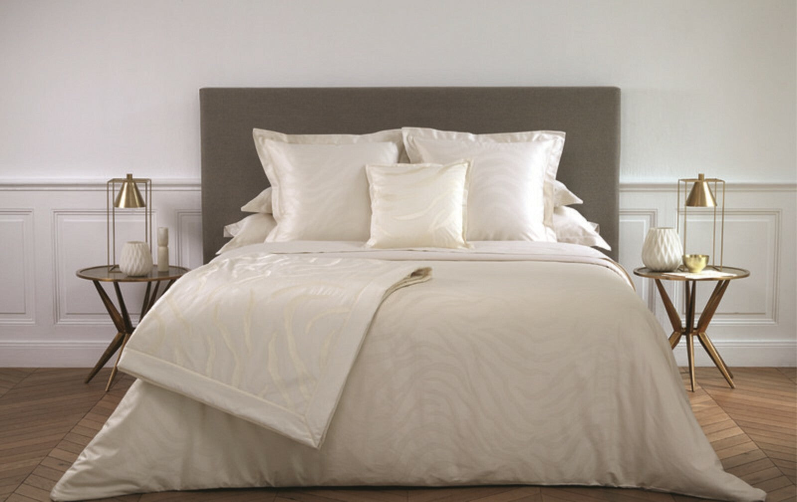 Yves Delorme Amazone Counterpane Golden Tint Jacquard Silk Sateen Embroidery NEW1