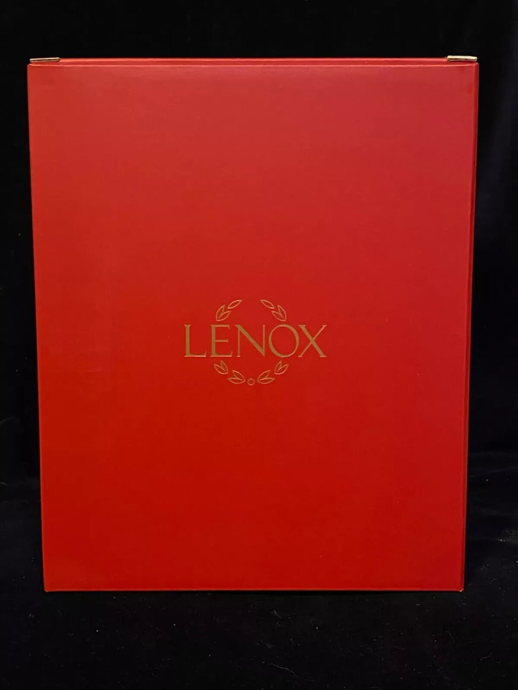 Lenox Mistletoe Park Santa's Lighted Cottage and Caroler Figurines Christmas NEW14