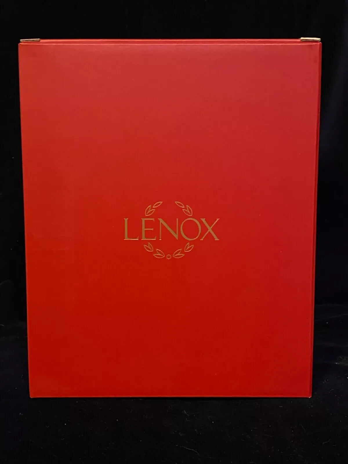 Lenox Mistletoe Park Santa's Lighted Cottage and Caroler Figurines Christmas NEW14