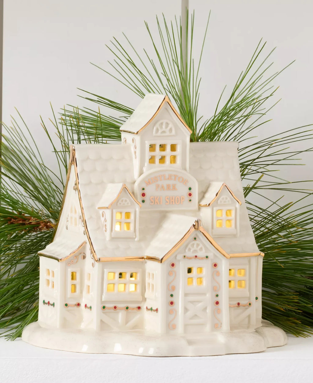 Lenox Mistletoe Park Lighted Ski Shop Figurine Village Treasures Christmas NEW0