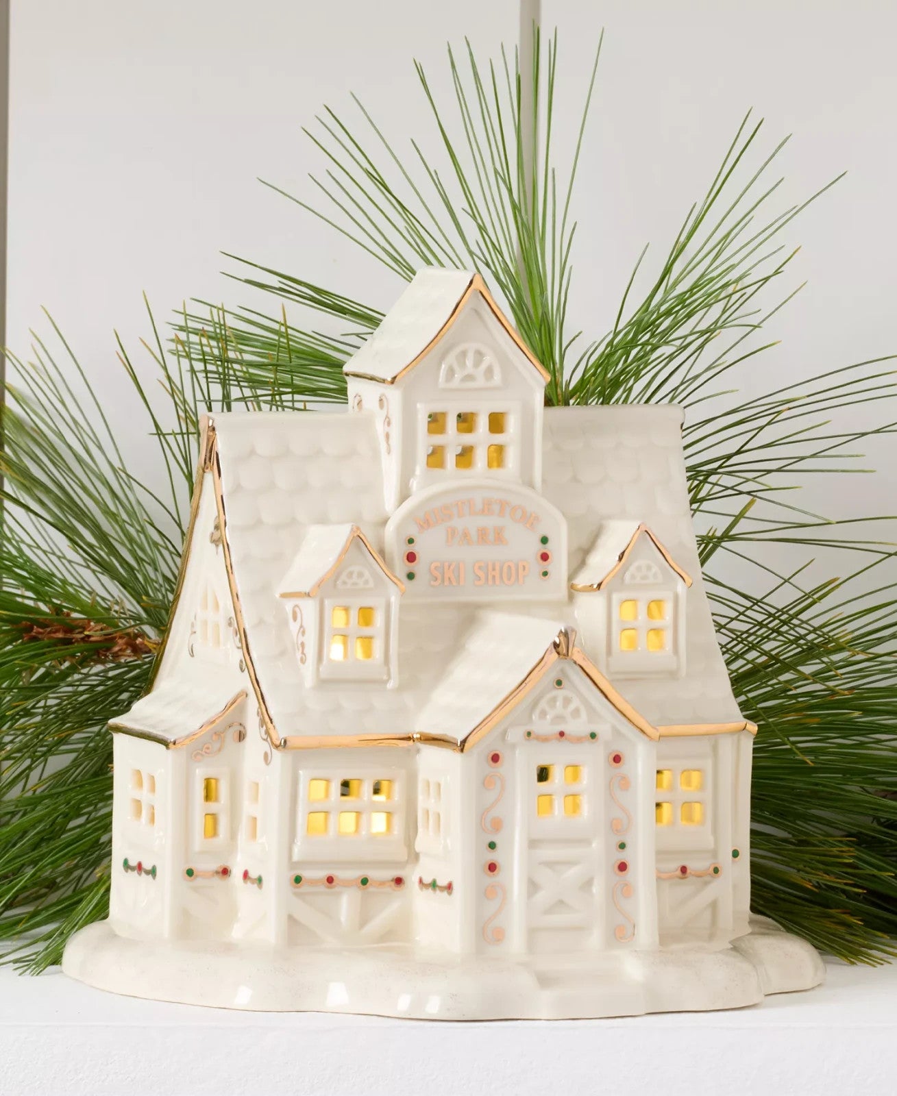 Lenox Mistletoe Park Lighted Ski Shop Figurine Village Treasures Christmas NEW0