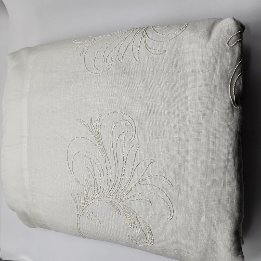 Yves Delorme Nymphe White Counterpane Reverses Feathery Embroidered Jacquard NEW10