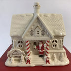 Lenox Mistletoe Park Santa's Lighted Cottage and Caroler Figurines Christmas NEW12