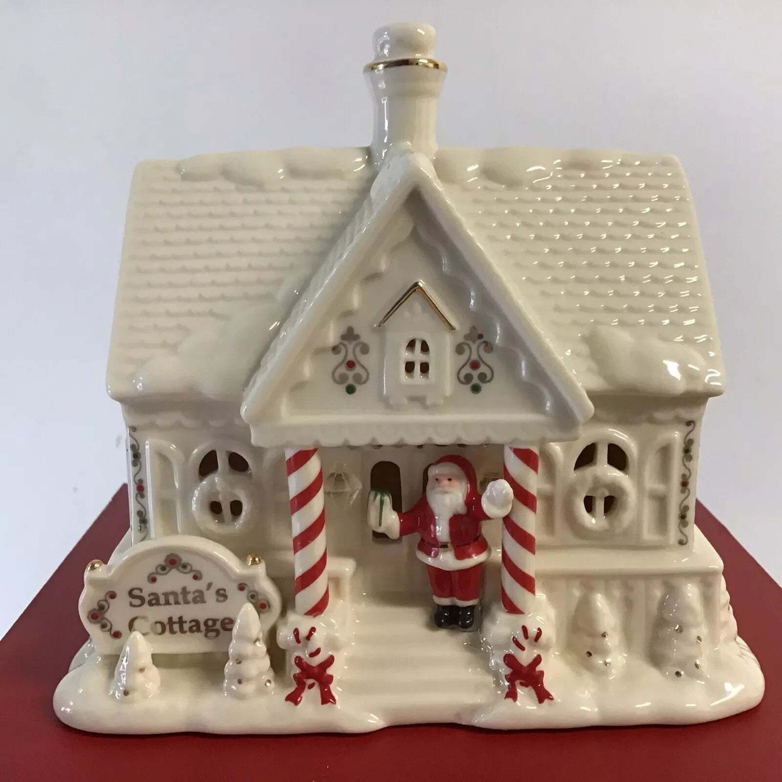 Lenox Mistletoe Park Santa's Lighted Cottage and Caroler Figurines Christmas NEW12
