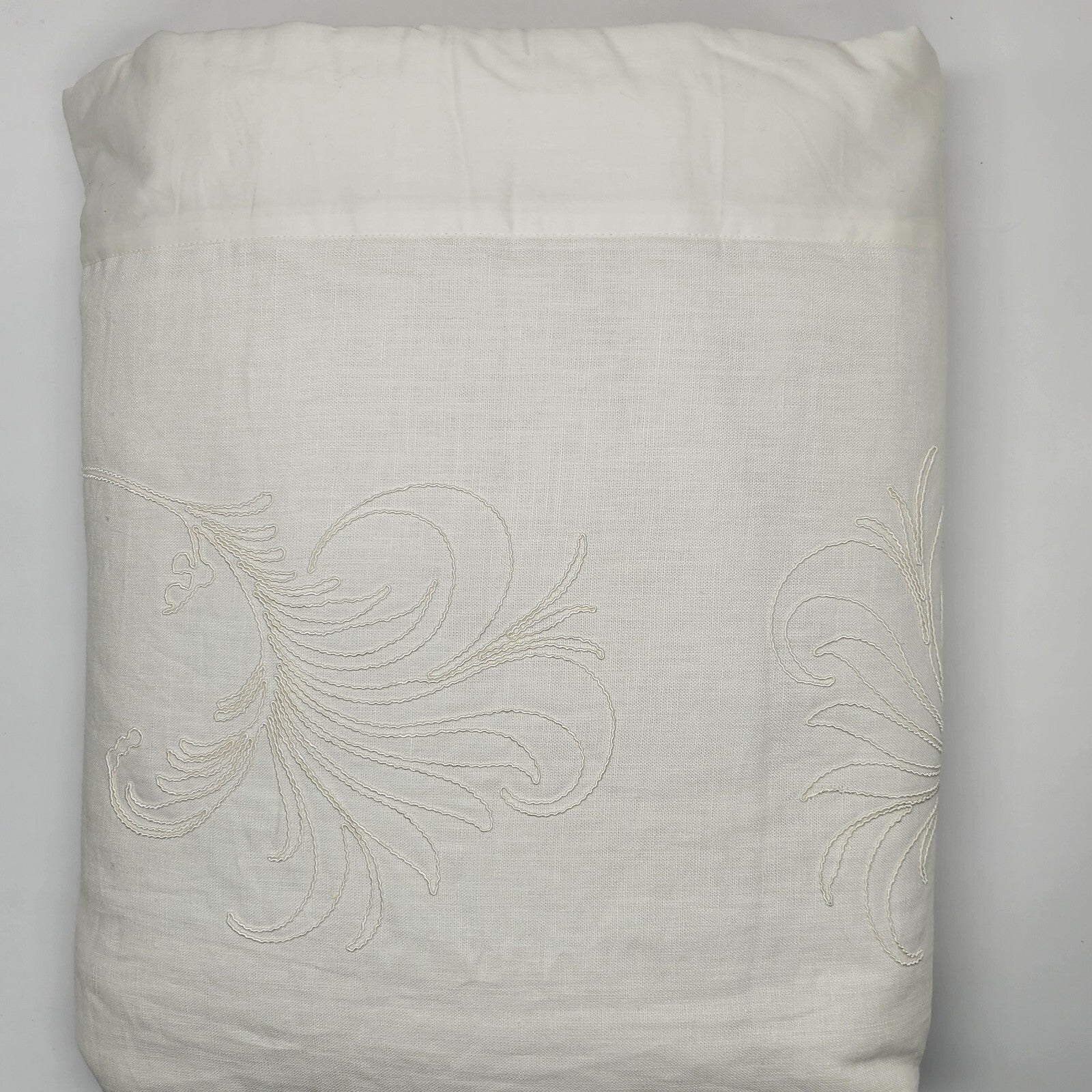Yves Delorme Nymphe White Counterpane Reverses Feathery Embroidered Jacquard NEW9