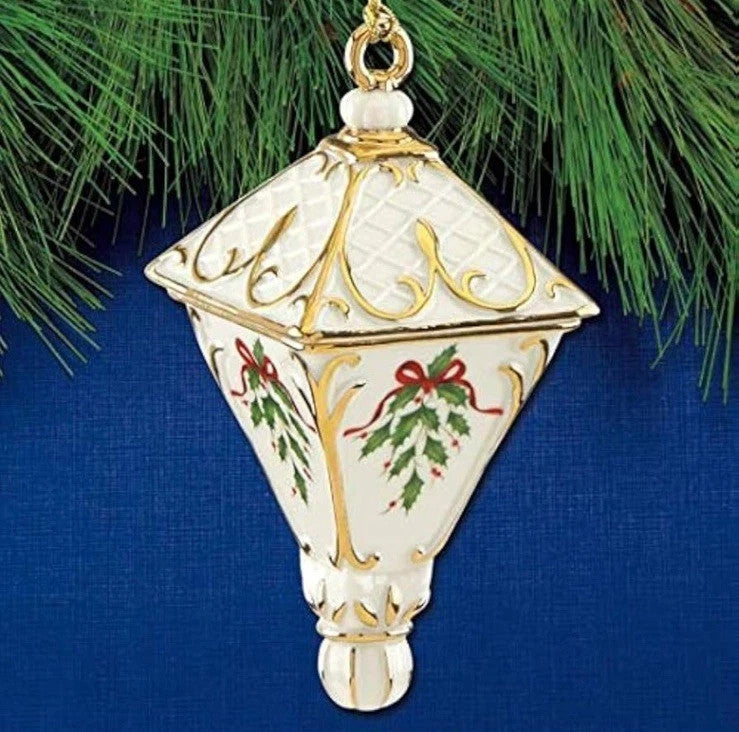 Lenox 2018 Holiday Annual Ornament Lantern Holly Berries Gold Christmas Gift NEW1