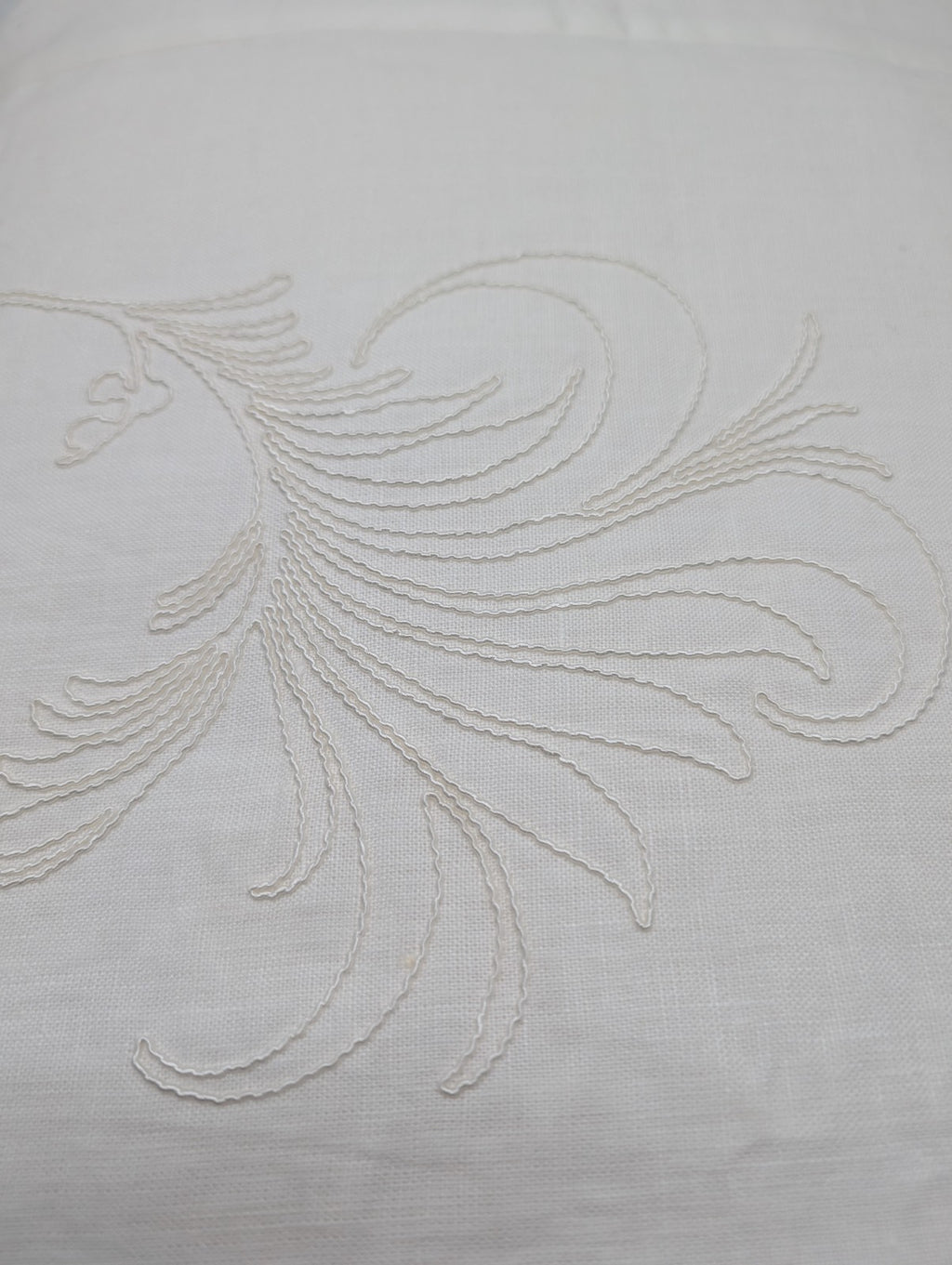 Yves Delorme Nymphe White Counterpane Reverses Feathery Embroidered Jacquard NEW13