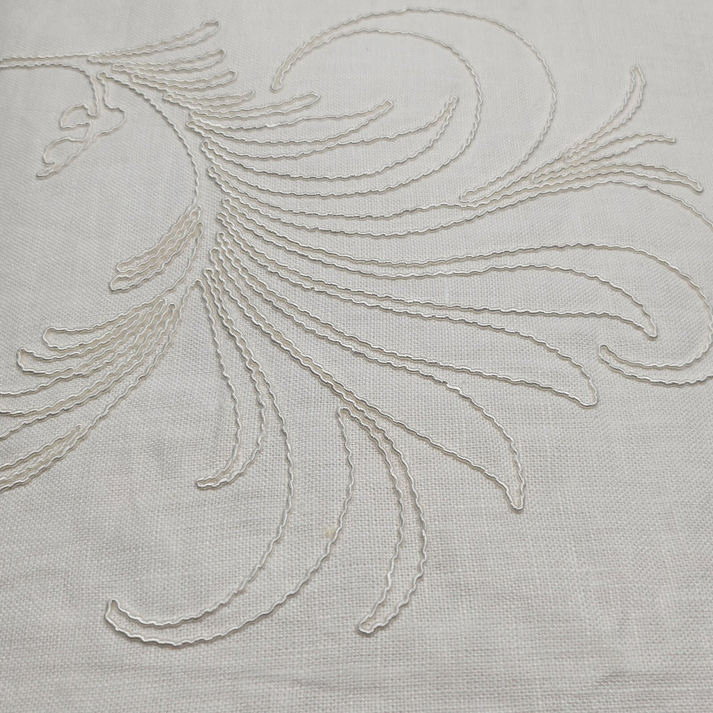 Yves Delorme Nymphe White Counterpane Reverses Feathery Embroidered Jacquard NEW6