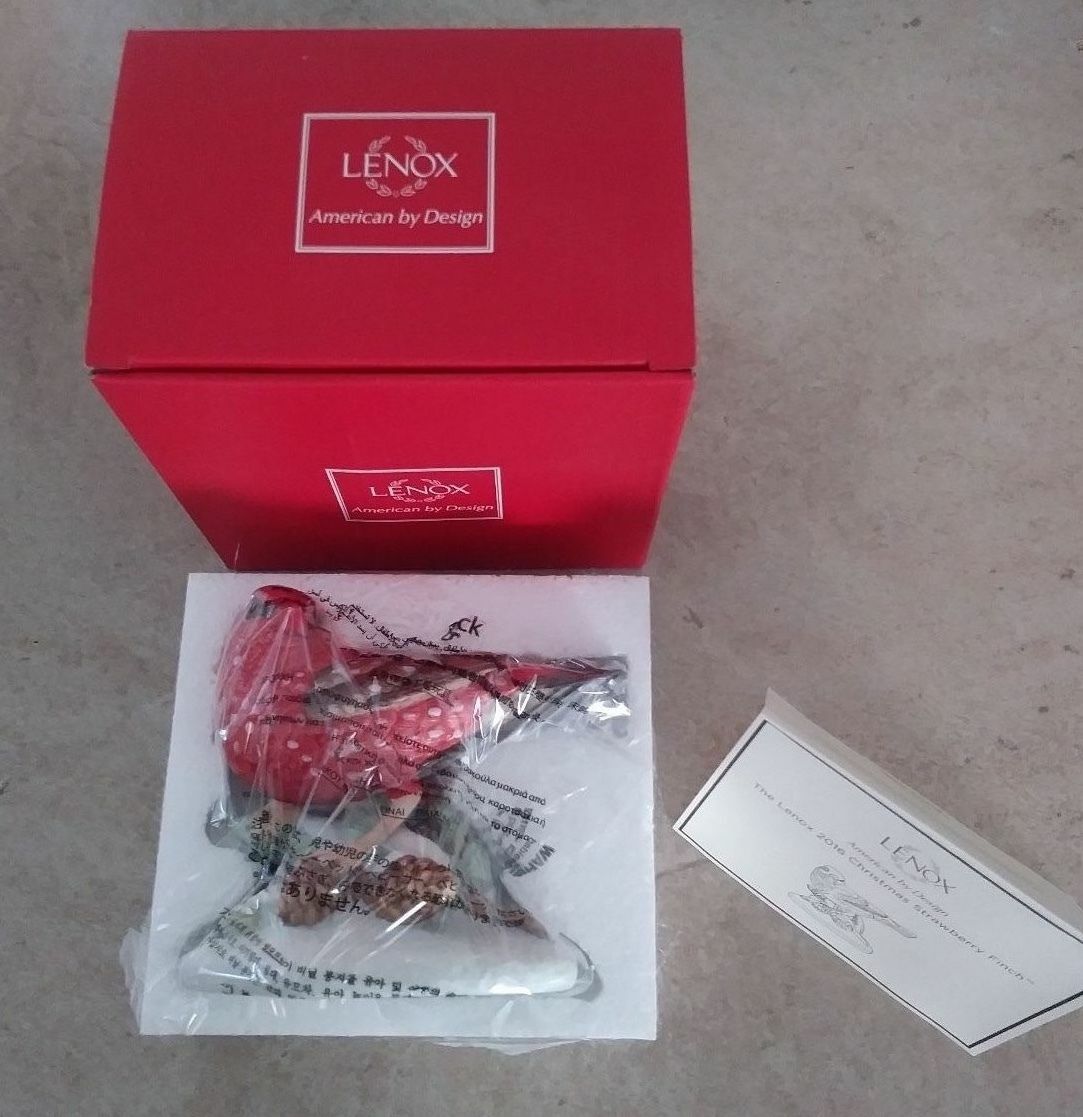 Lenox 2016 Christmas Strawberry Figurine Finch Garden Bird  Annual Pinecones NEW2
