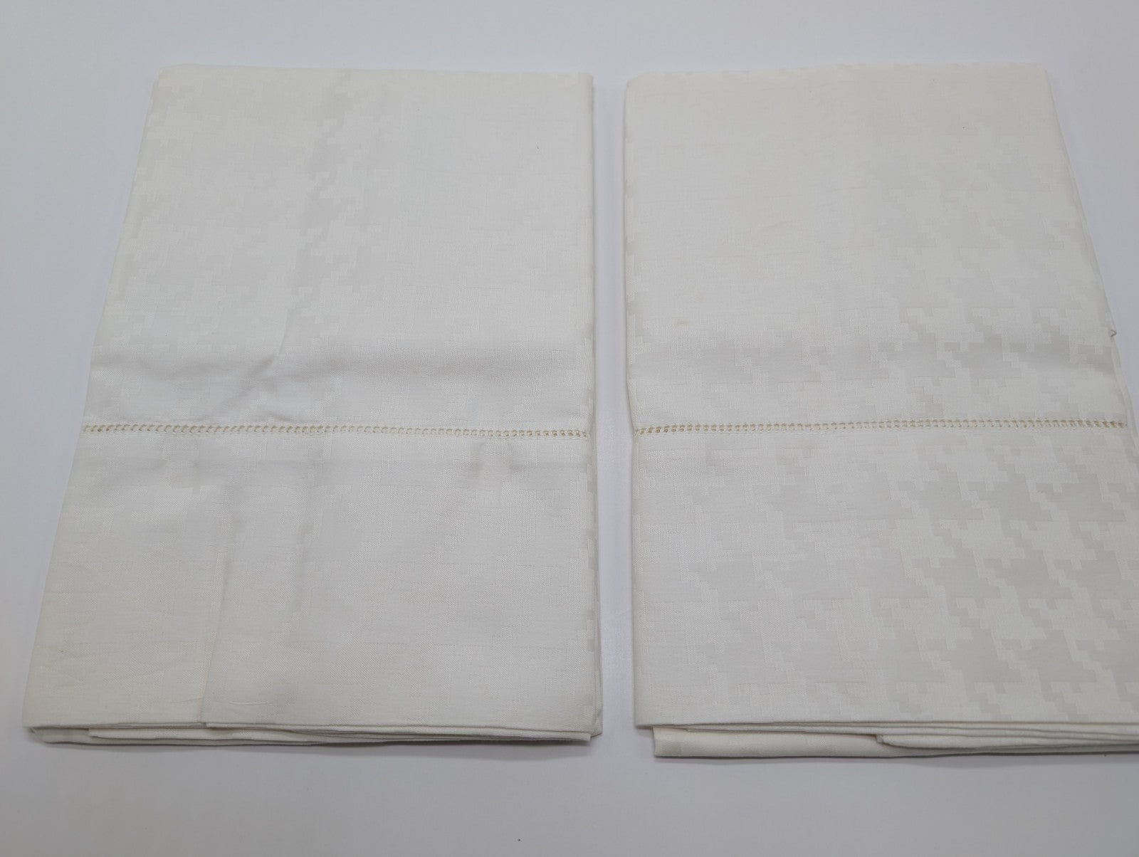 Sferra Ivory Houndstooth Standard Pillowcases Egyptian Cotton Sateen Italy NEW9