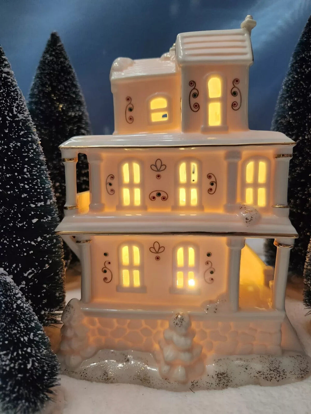 Lenox Mistletoe Park Lighted Victorian House Figurine Treasures Christmas NEW1