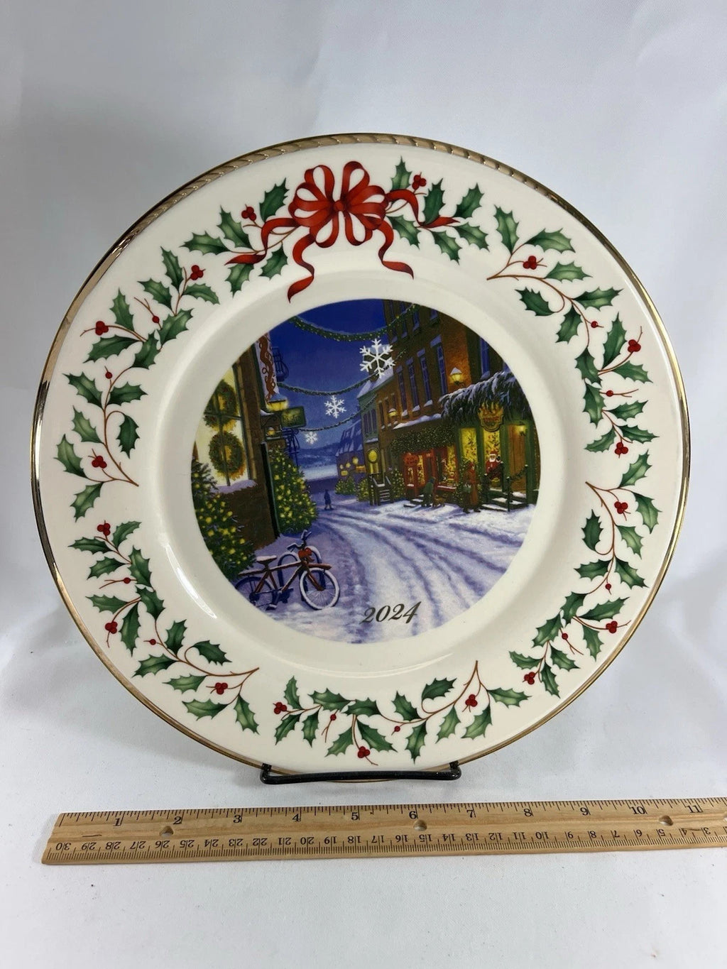 Lenox 2024 Holiday Collector Plate Winter Town Scene Christmas Village LE NEW3