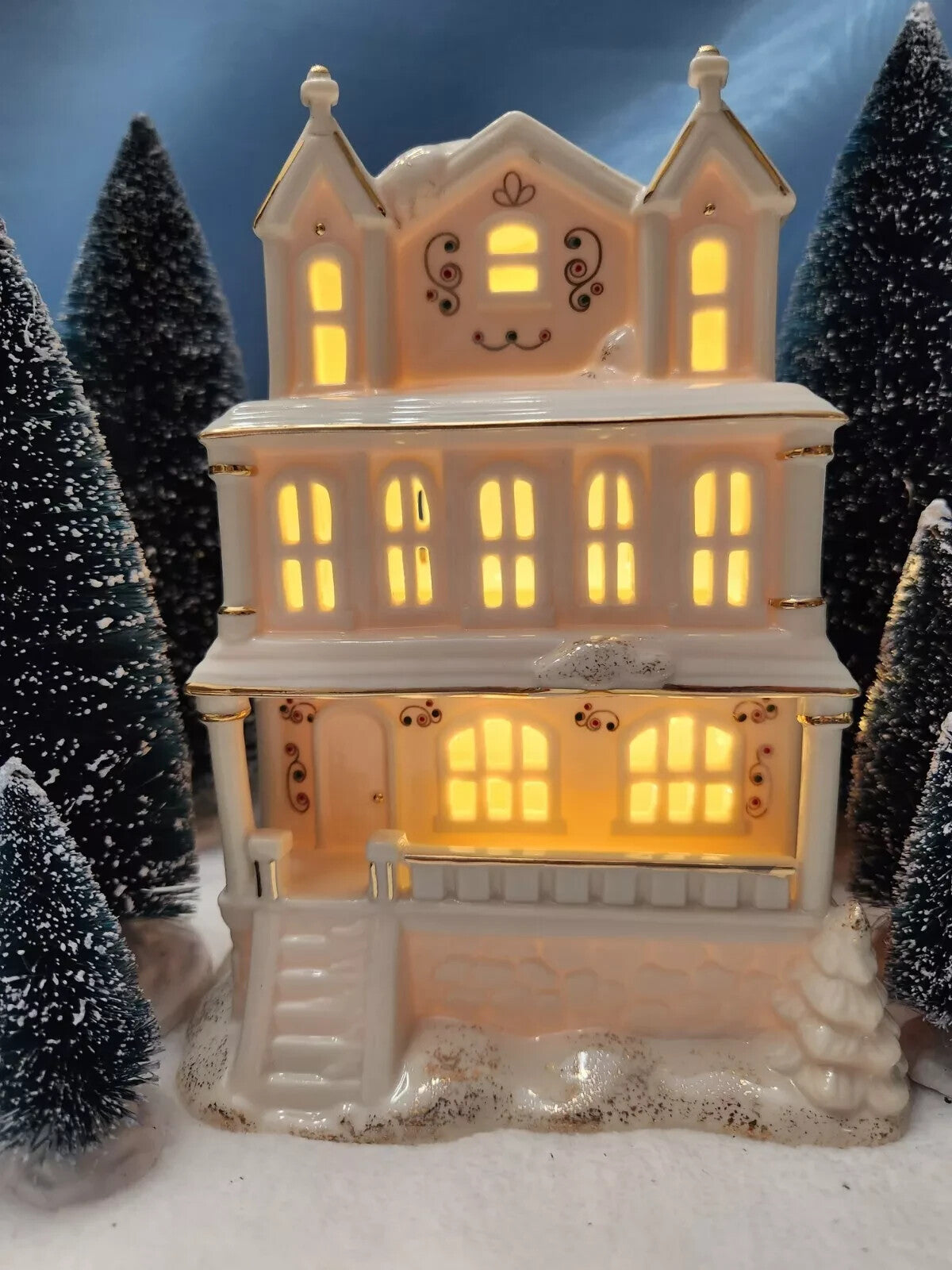 Lenox Mistletoe Park Lighted Victorian House Figurine Treasures Christmas NEW2